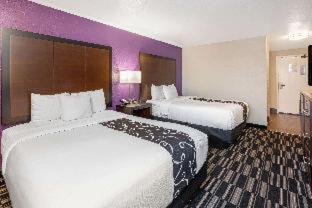 Queen Room with Two Queen Beds and Bath Tub - Mobility Accessible/Non-Smoking