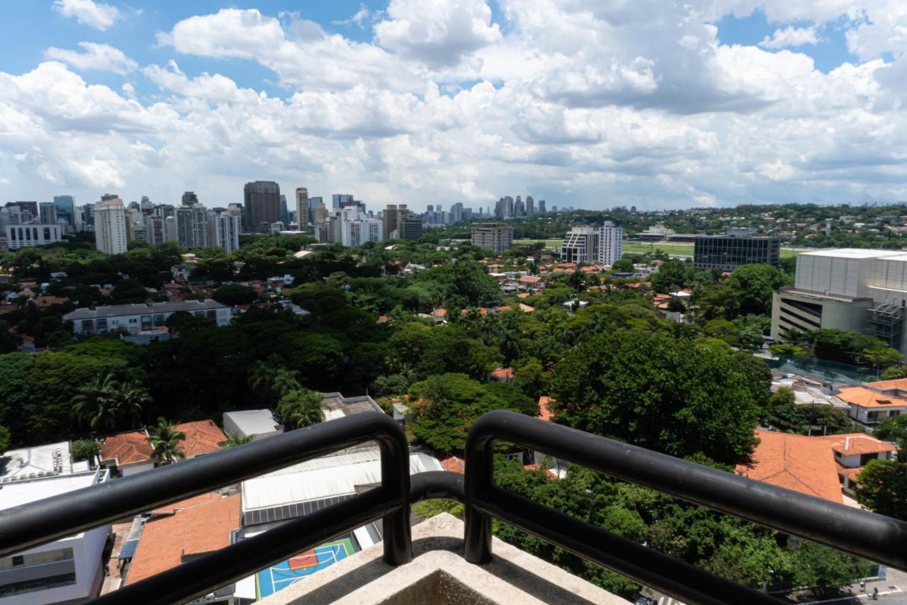 Quarto Executivo com 2 Camas de Solteiro