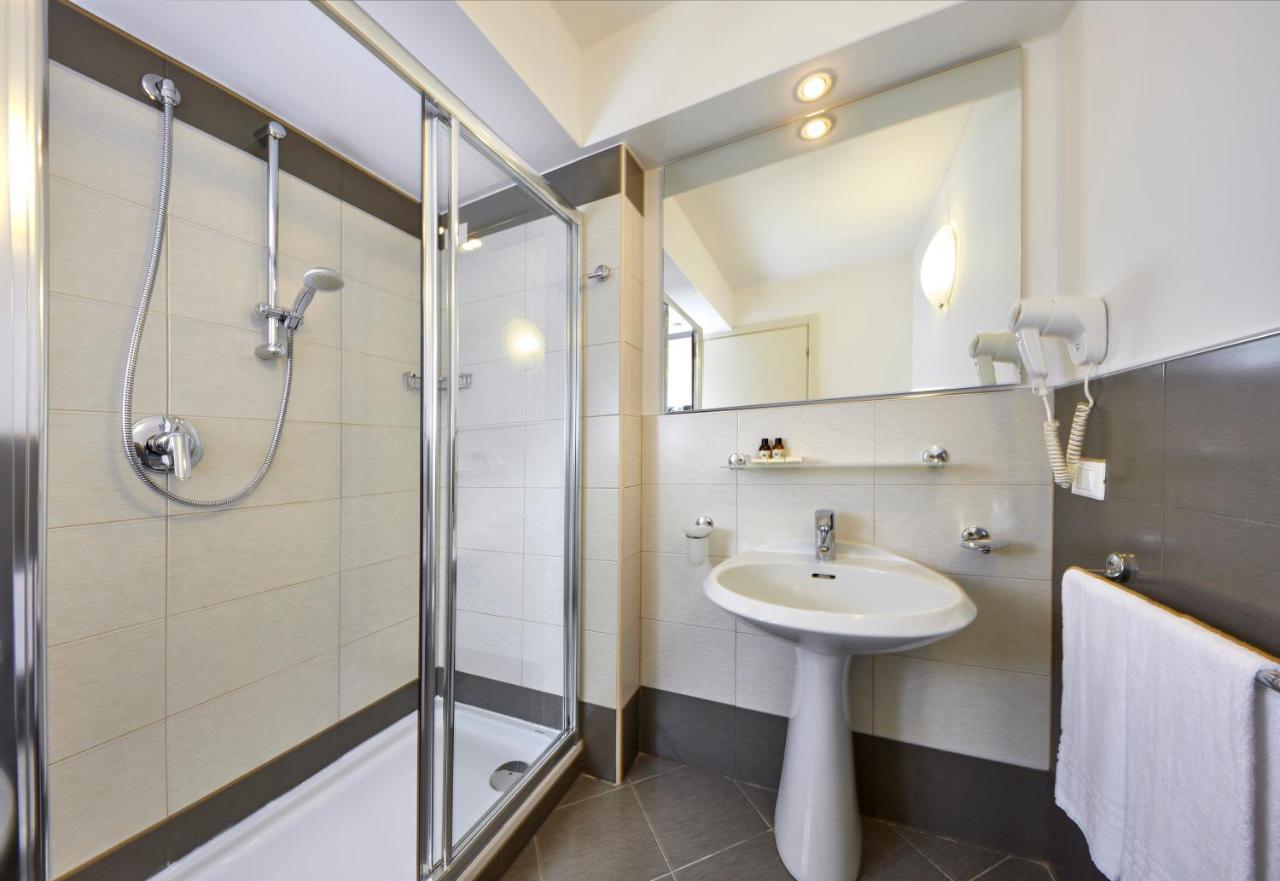 Superior Doppel- oder Zweibettzimmer Fitness mit Seeblick