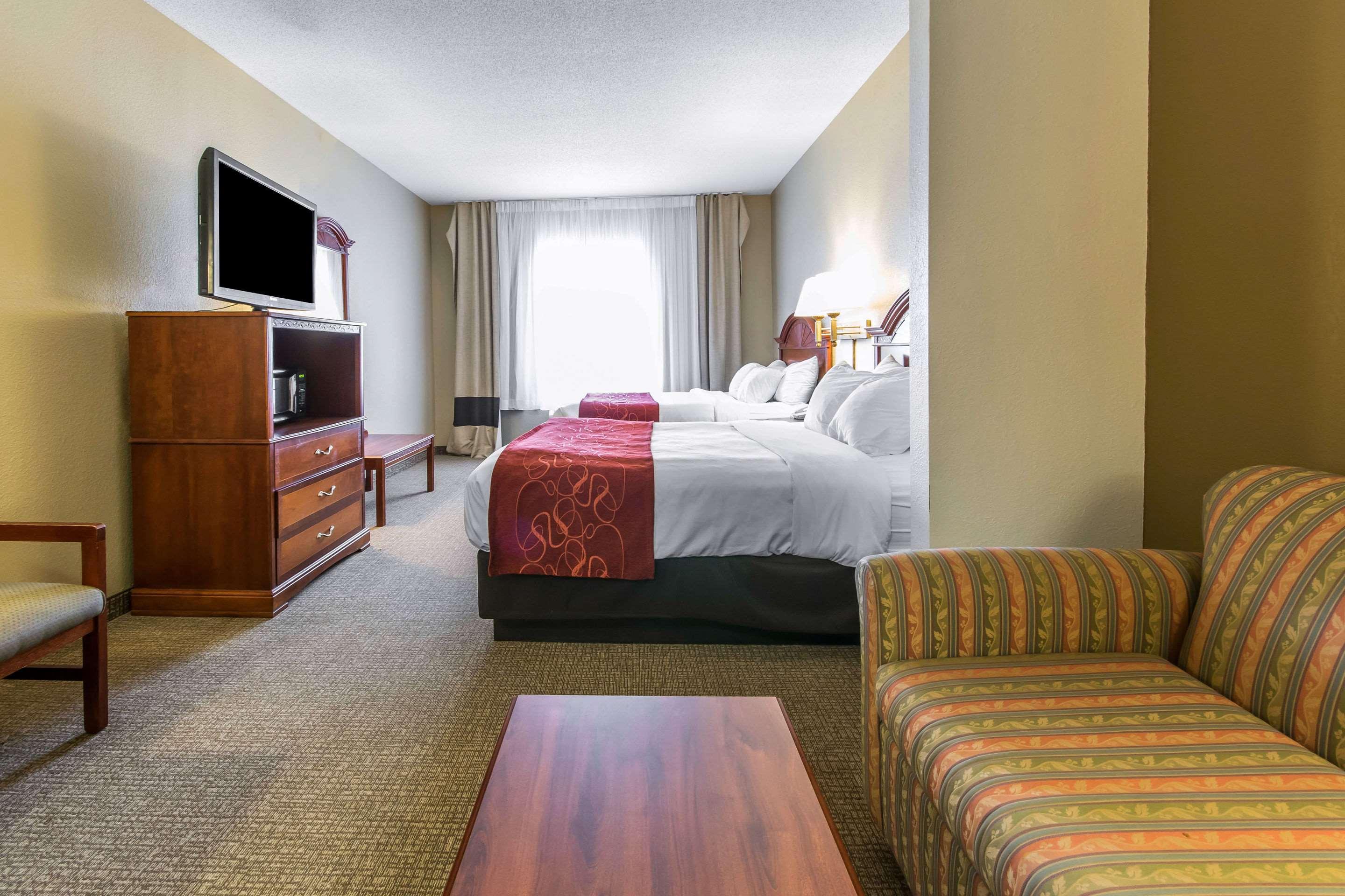 Queen Suite with Two Queen Beds and Accessible Tub - Accessible/Non-Smoking