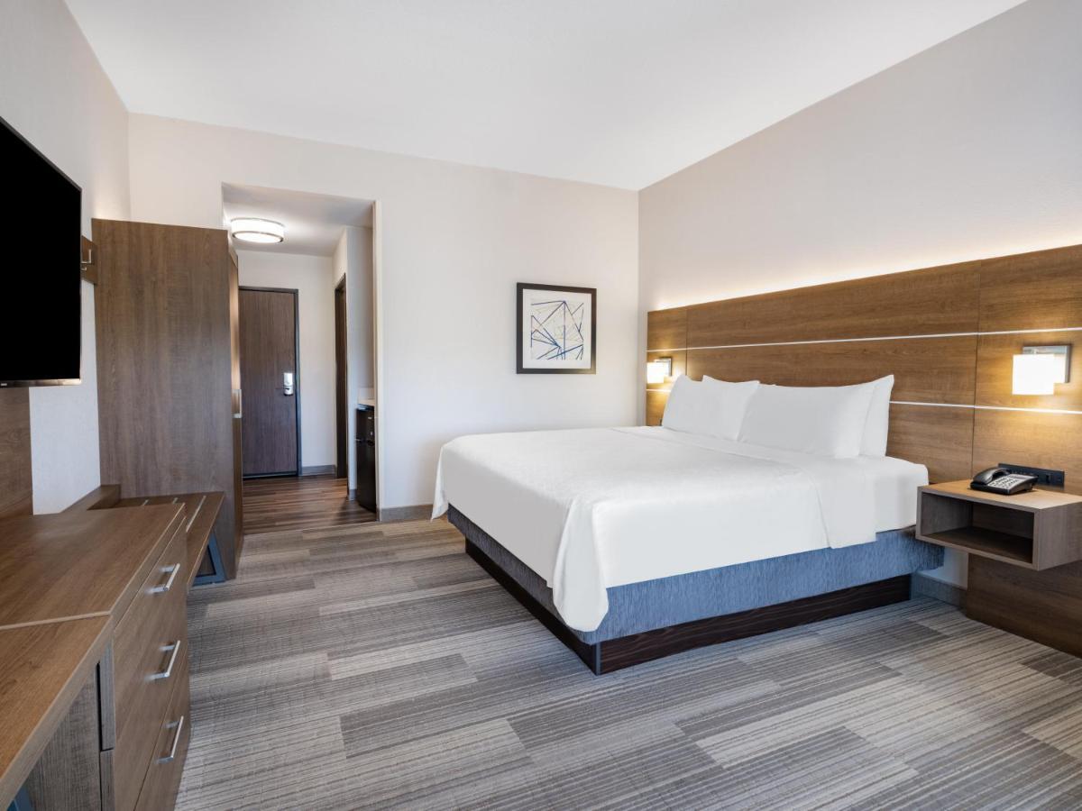 King Room - Disability Access With Roll In Shower - Non-Smoking