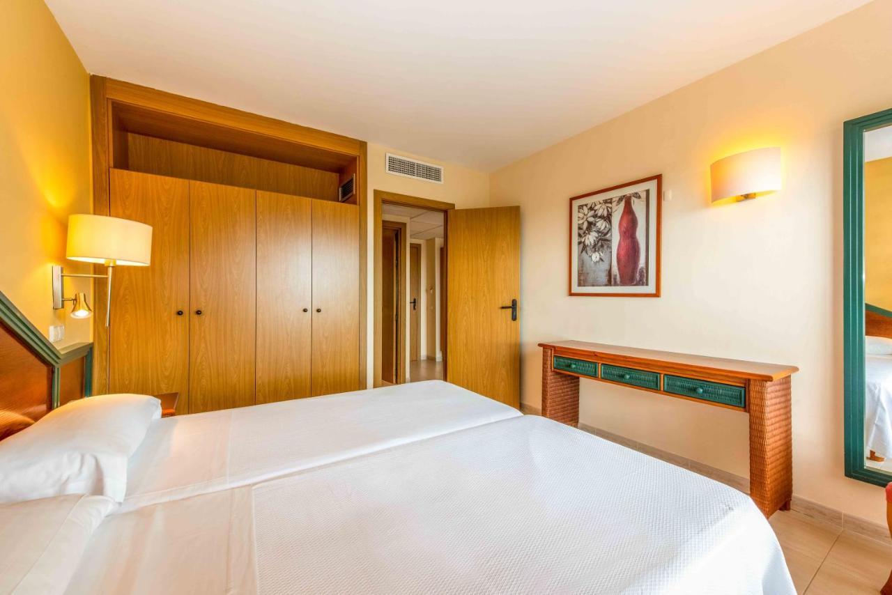 One-Bedroom Apartment with Balcony,1287023251:JPEG
