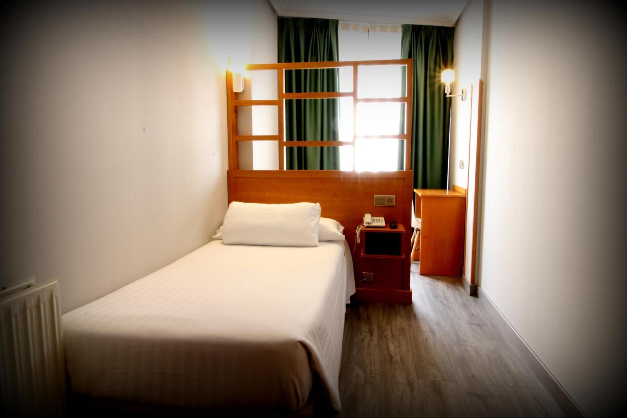 Single Room,1498714444:JPEG
