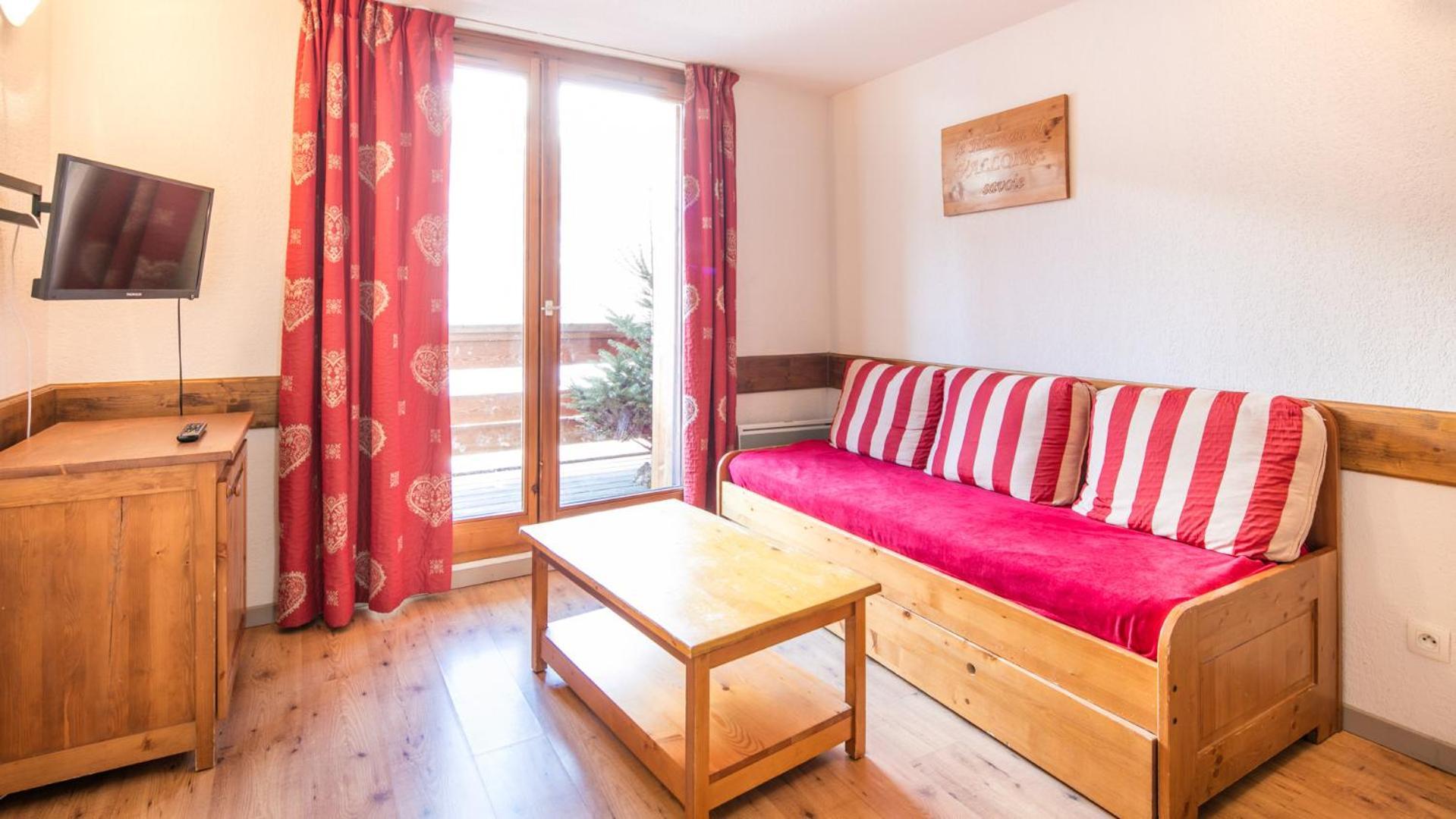 2 Bedroom Apartment sleeping area,1287355156:JPEG