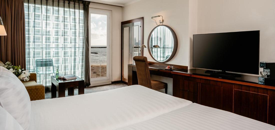 Deluxe Zimmer mit Kingsize-Bett mit Meerblick