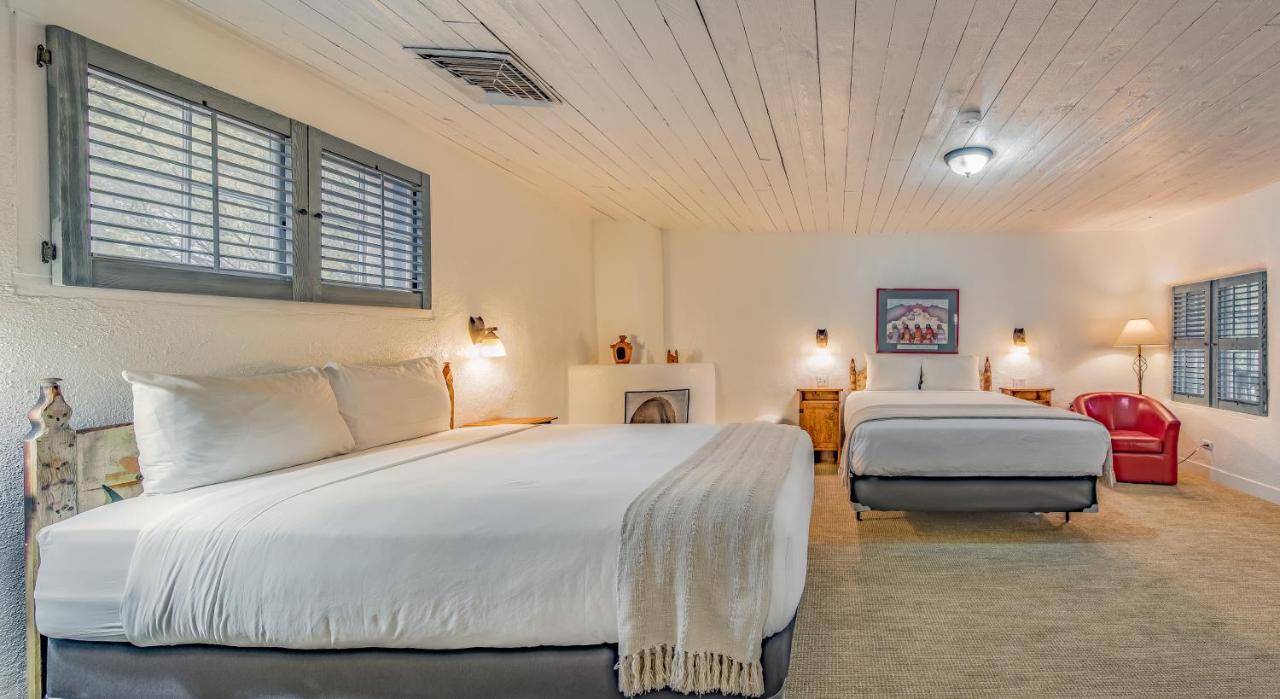 Standard Queen Room with Two Queen Beds