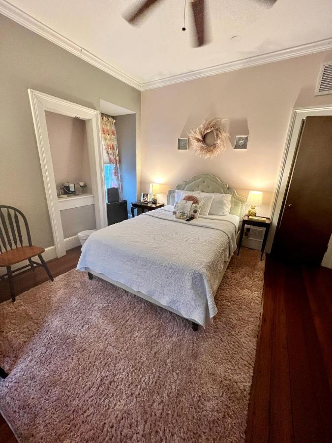 Standard Queen Room 7