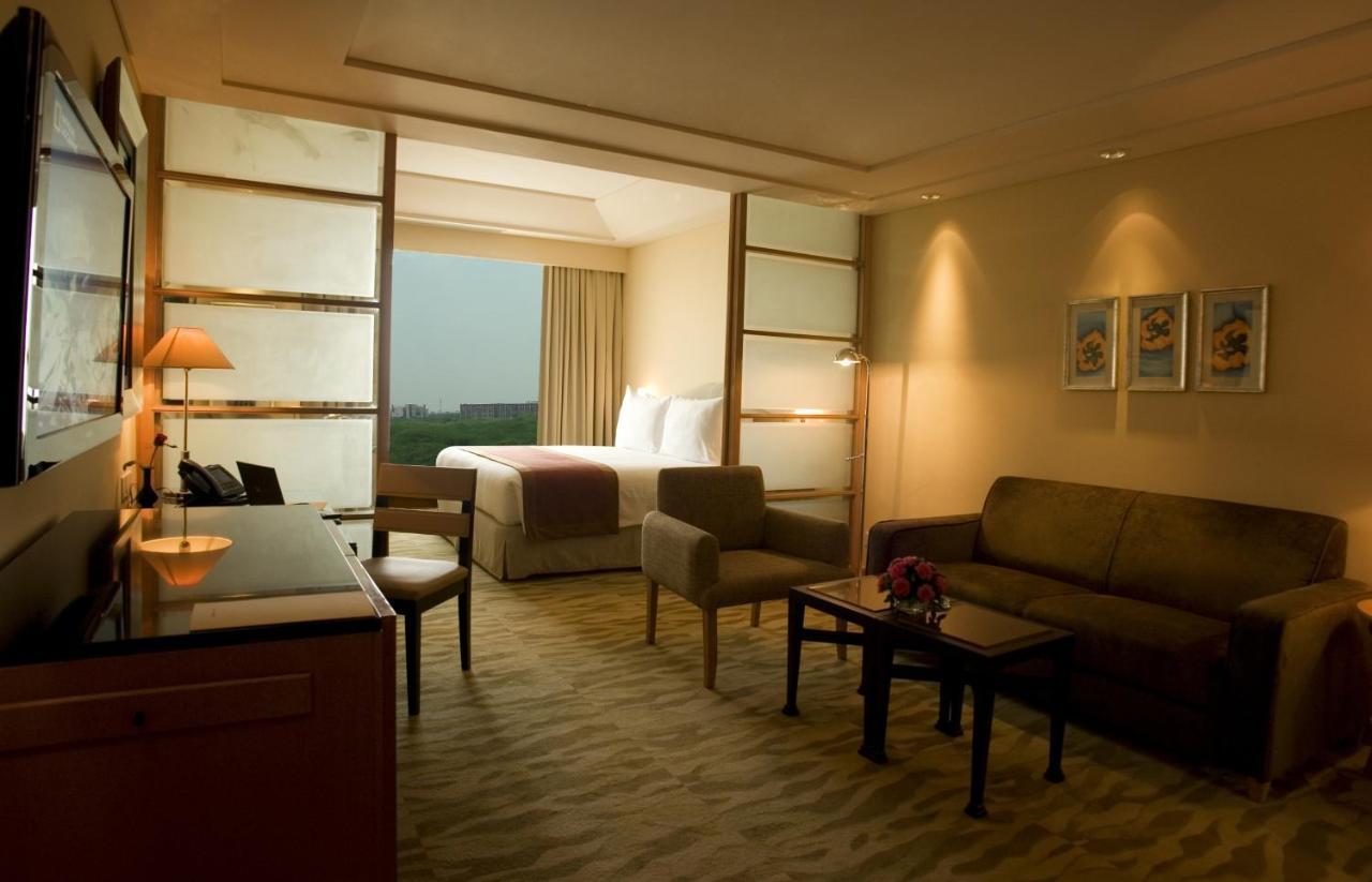 Business Suite with 20% off on session of 30 mins Spa,15% off on food & soft beverage services,20% Discount on Laundry service, 4 pints of beer (T&C applicable)