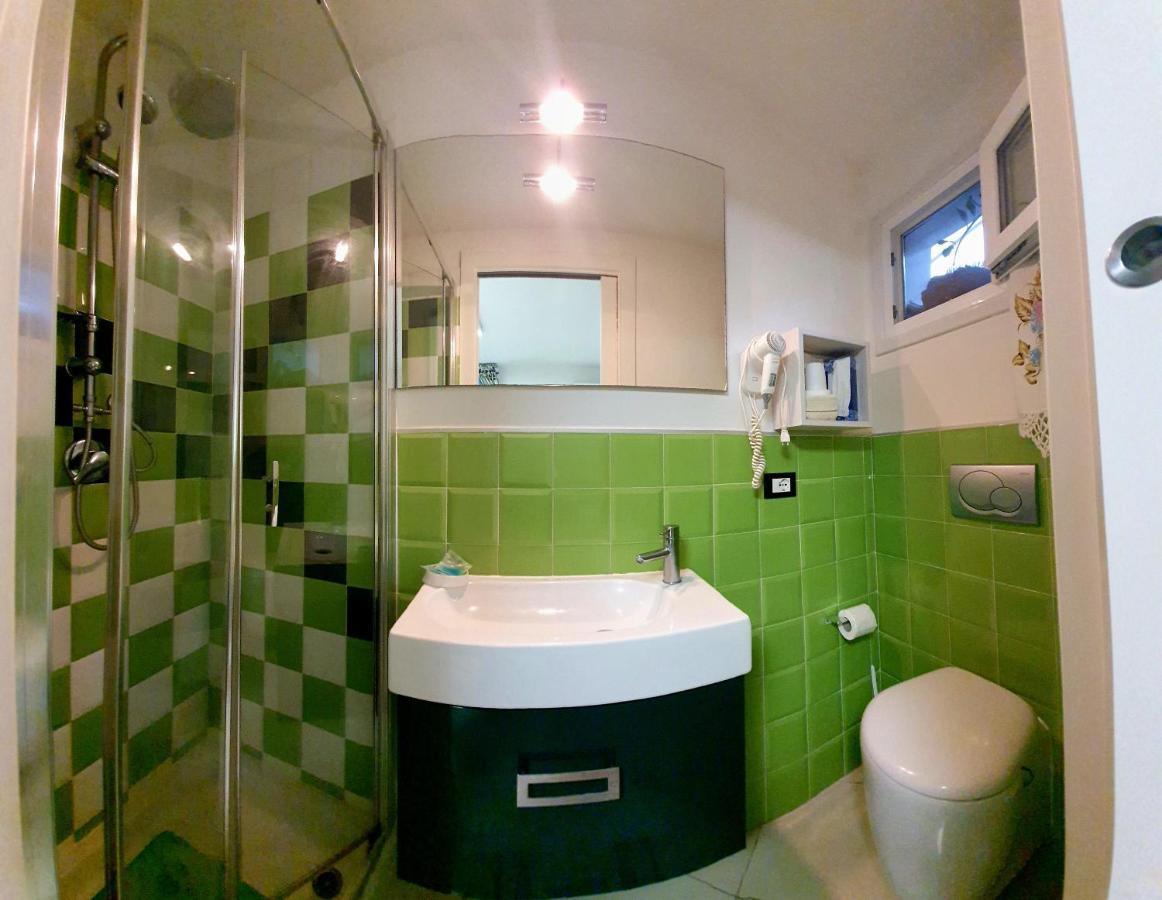 Camera Tripla