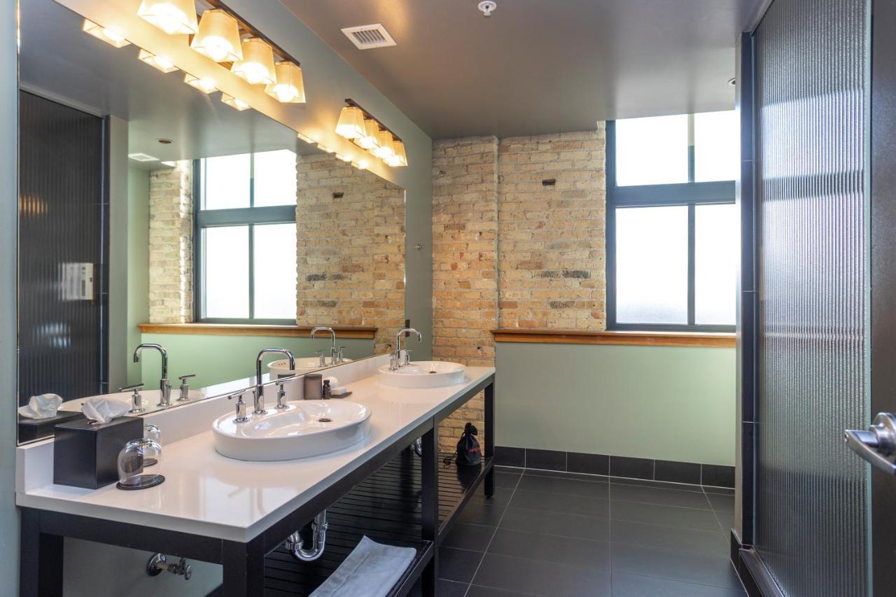 Corner Alcove Room,1294363987:JPEG