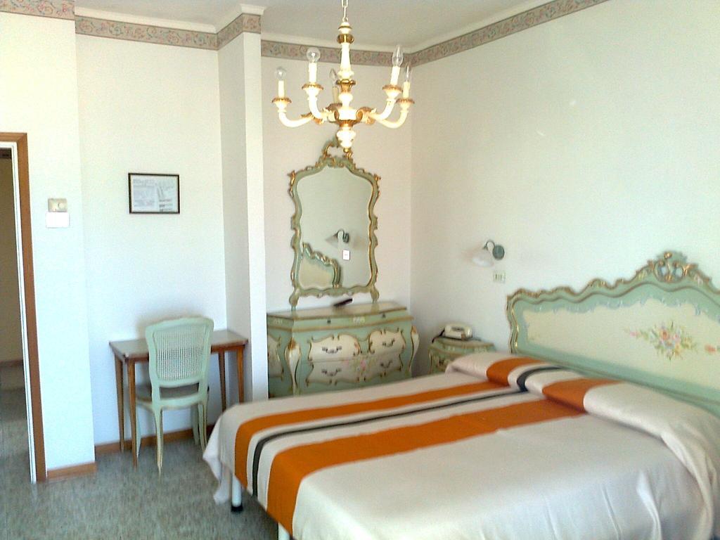 Doppel-/Zweibettzimmer mit Meerblick