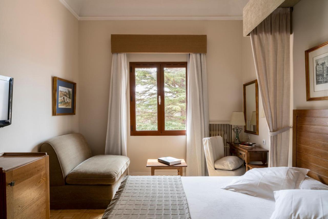 Standard Double Room (2 Adults + 1 Child),1714686018:JPEG