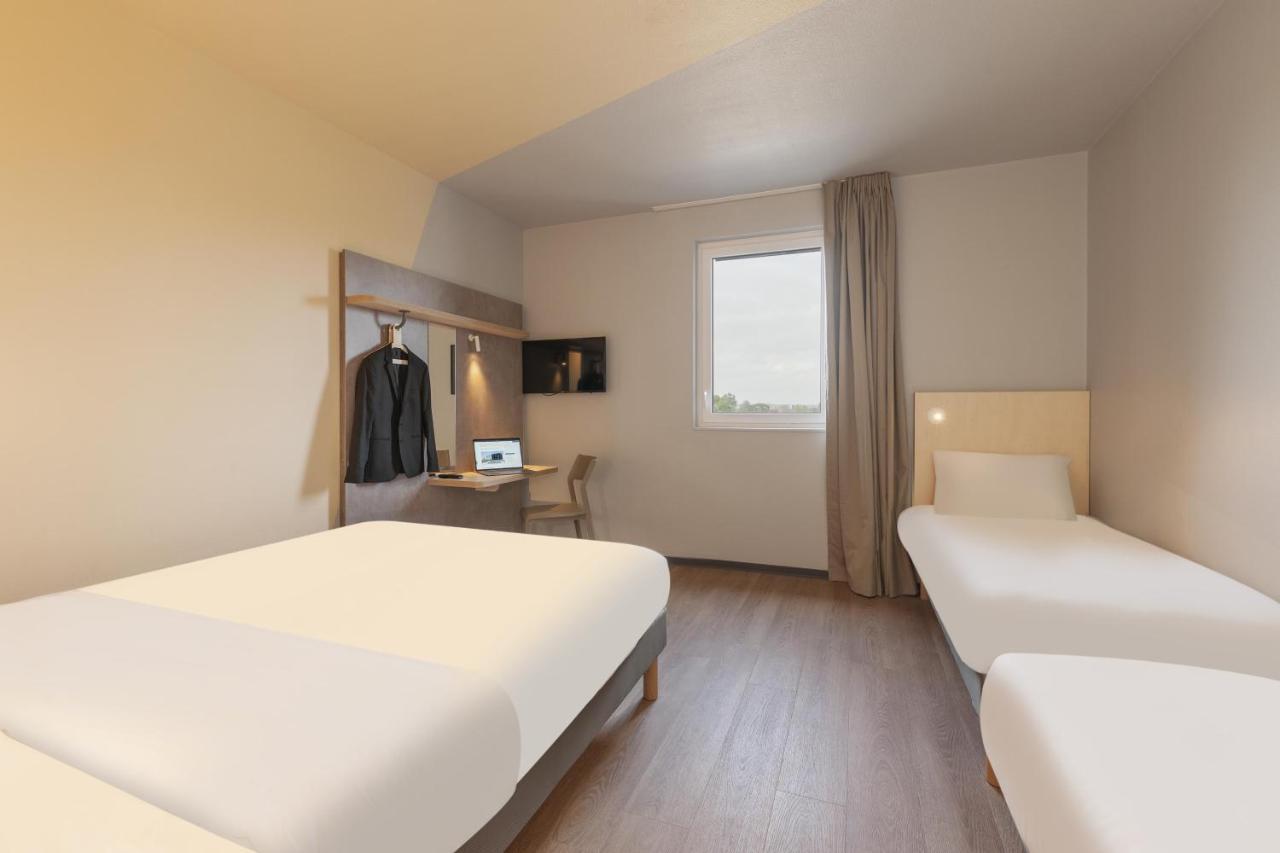Chambre Double Familiale avec 1 Lit Double et 2 Lits Simples
