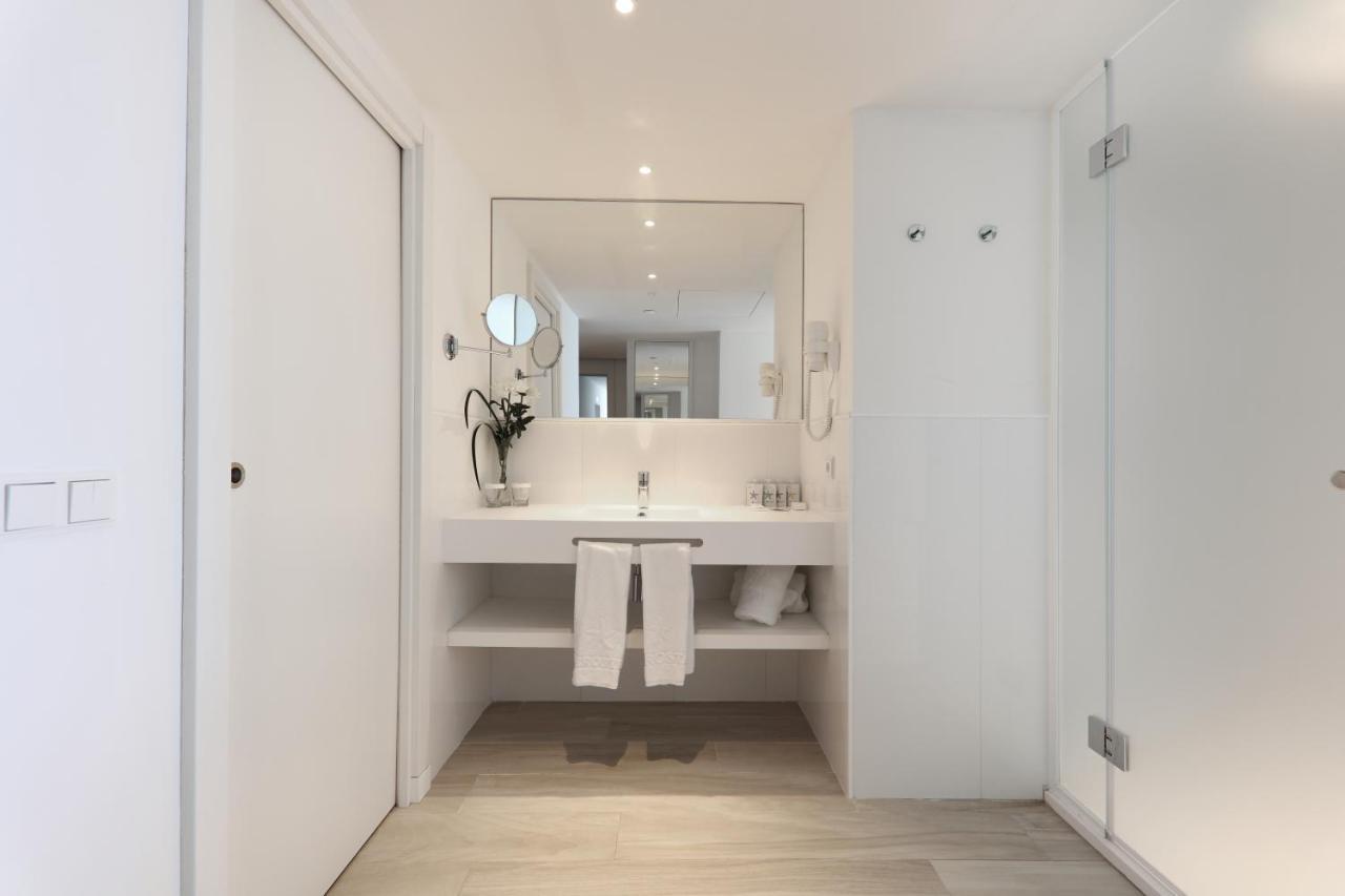 Premium Doppelzimmer mit Terrasse und Poolblick