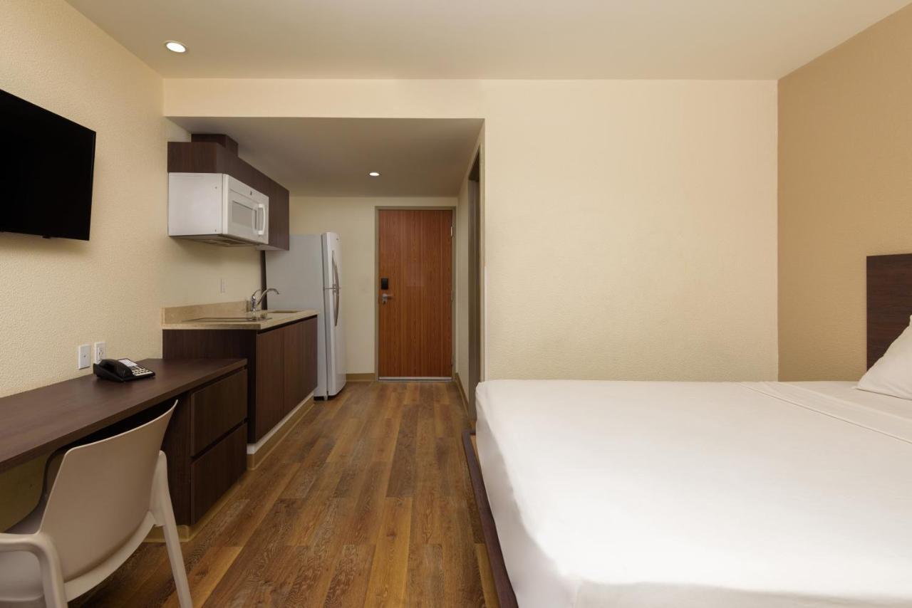 Suite two queen beds,1304985736:JPEG