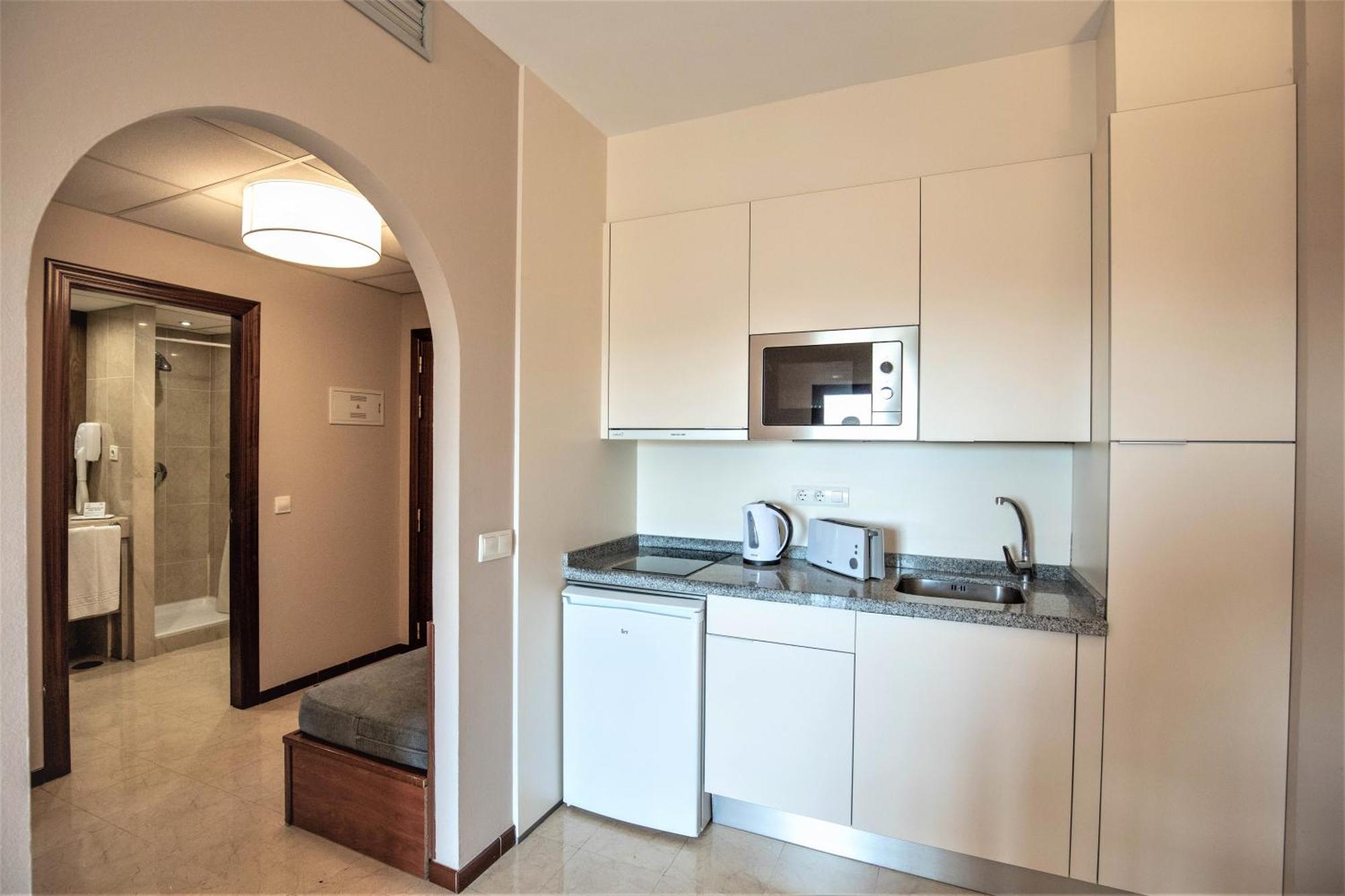 One-Bedroom Apartment with Terrace (2 Adults + 1 Child),970139434:JPEG