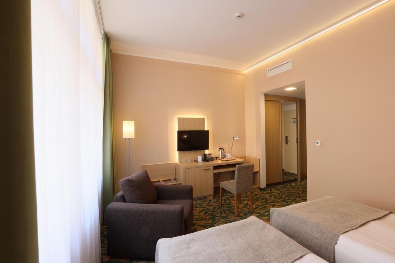 Standard Double or Twin Room,1307183266:JPEG
