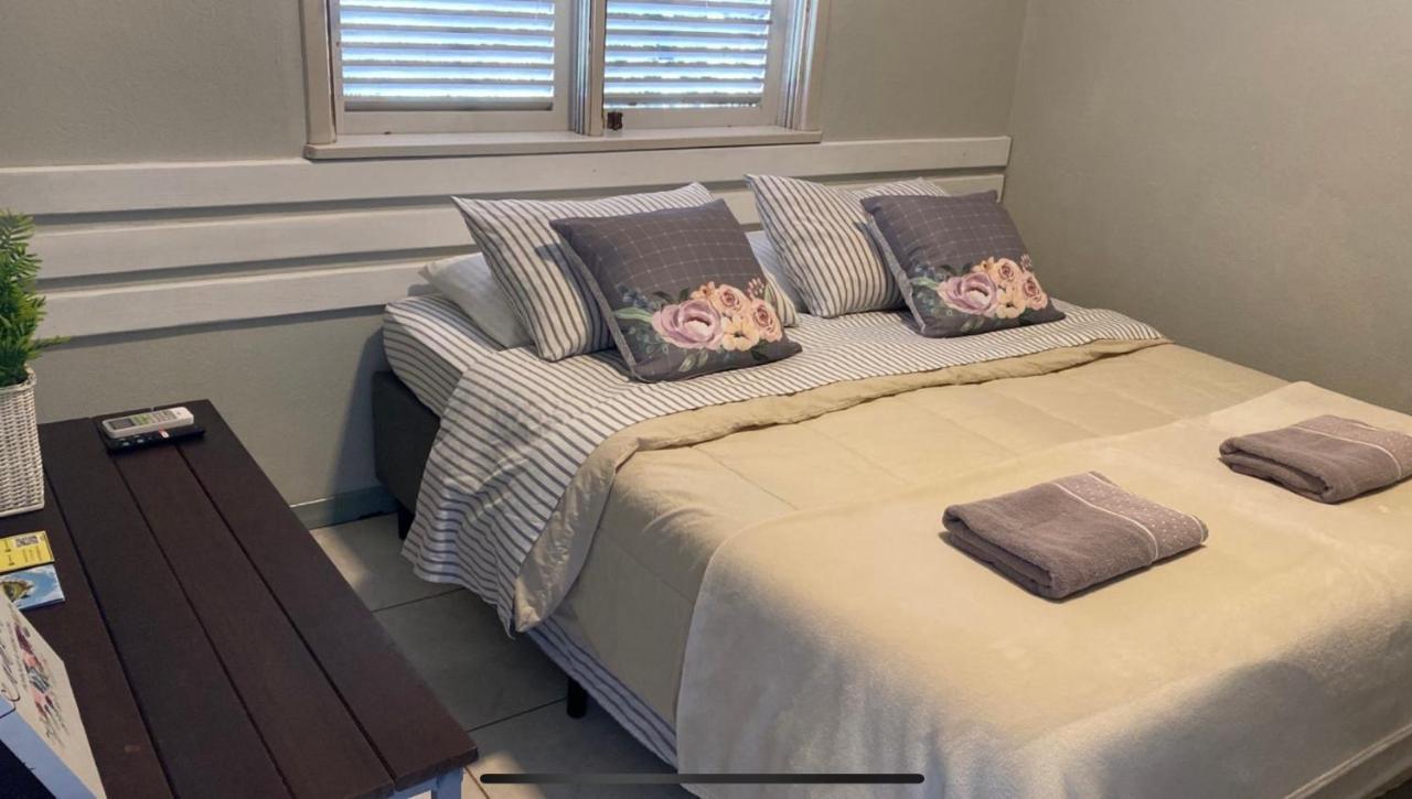 Quarto com Cama de Casal ou 2 de Solteiro e Vista do Jardim