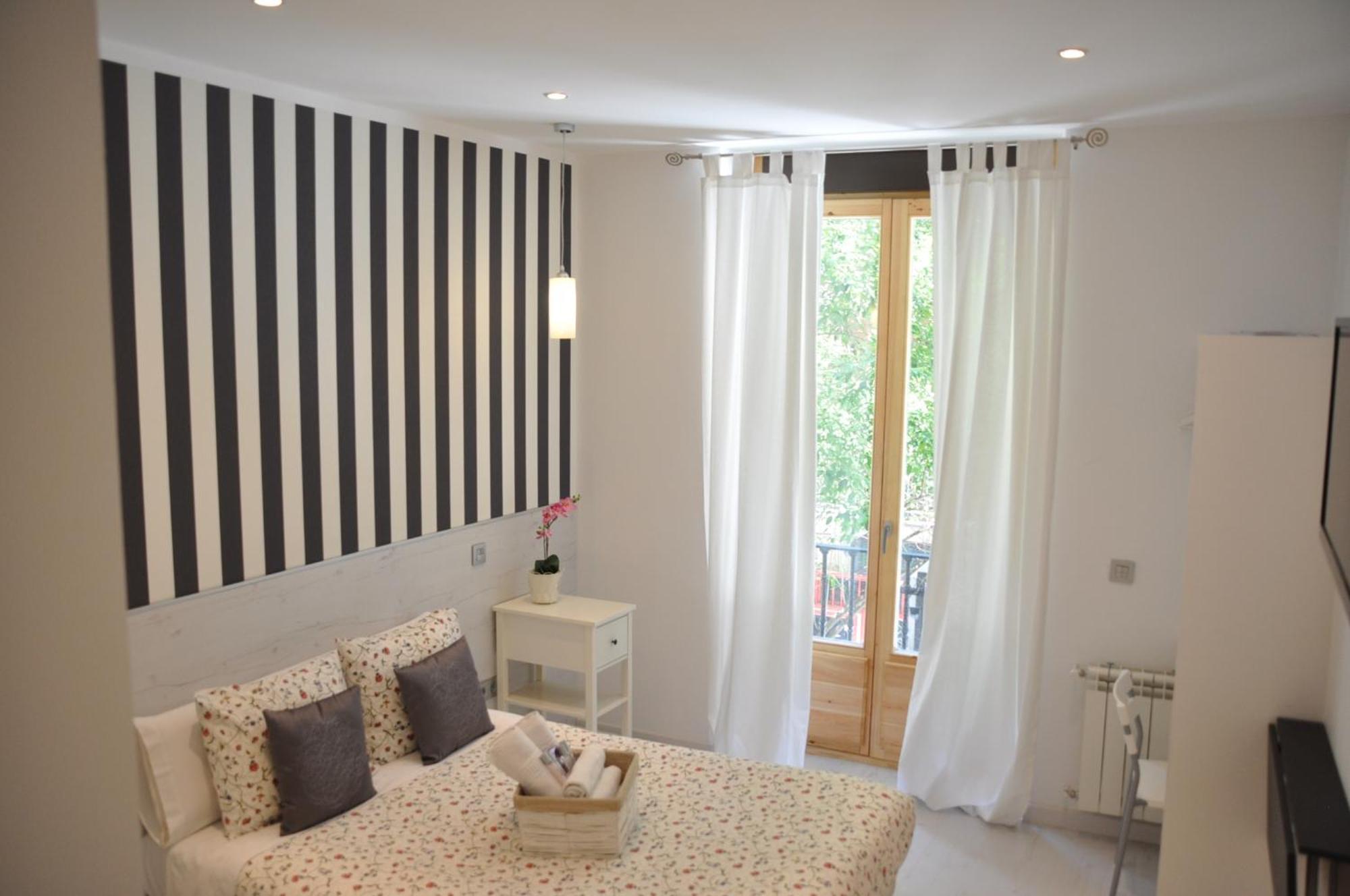 Deluxe Double Room with City View,779501961:JPEG