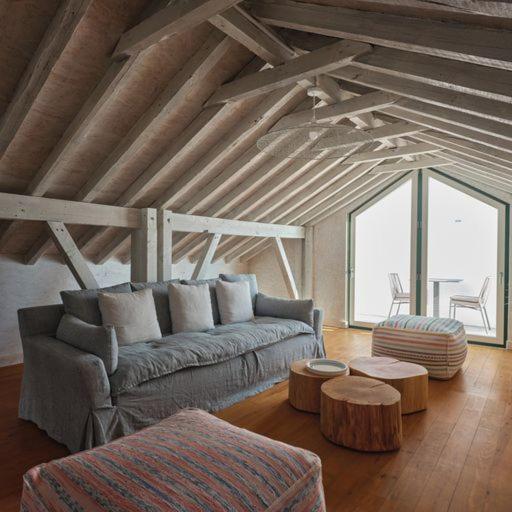 Loft with Balcony,1316163220:JPEG