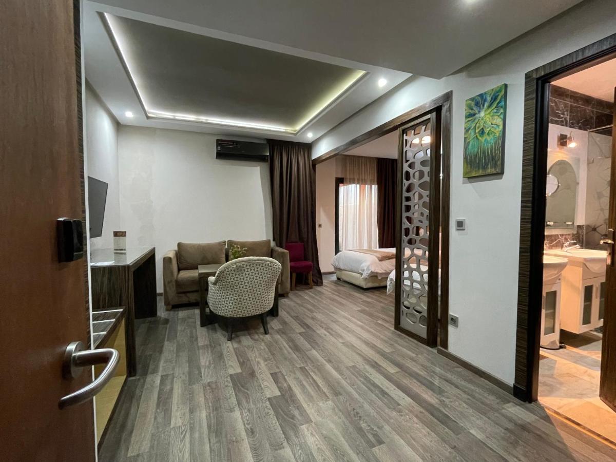 Quarto com 2 Camas de Solteiro e Vista