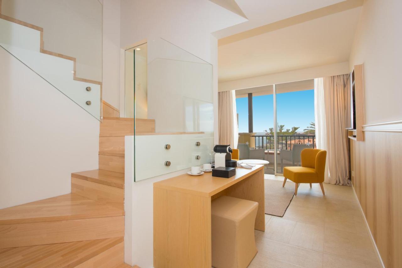 Suite Dúplex con vistas laterales al mar