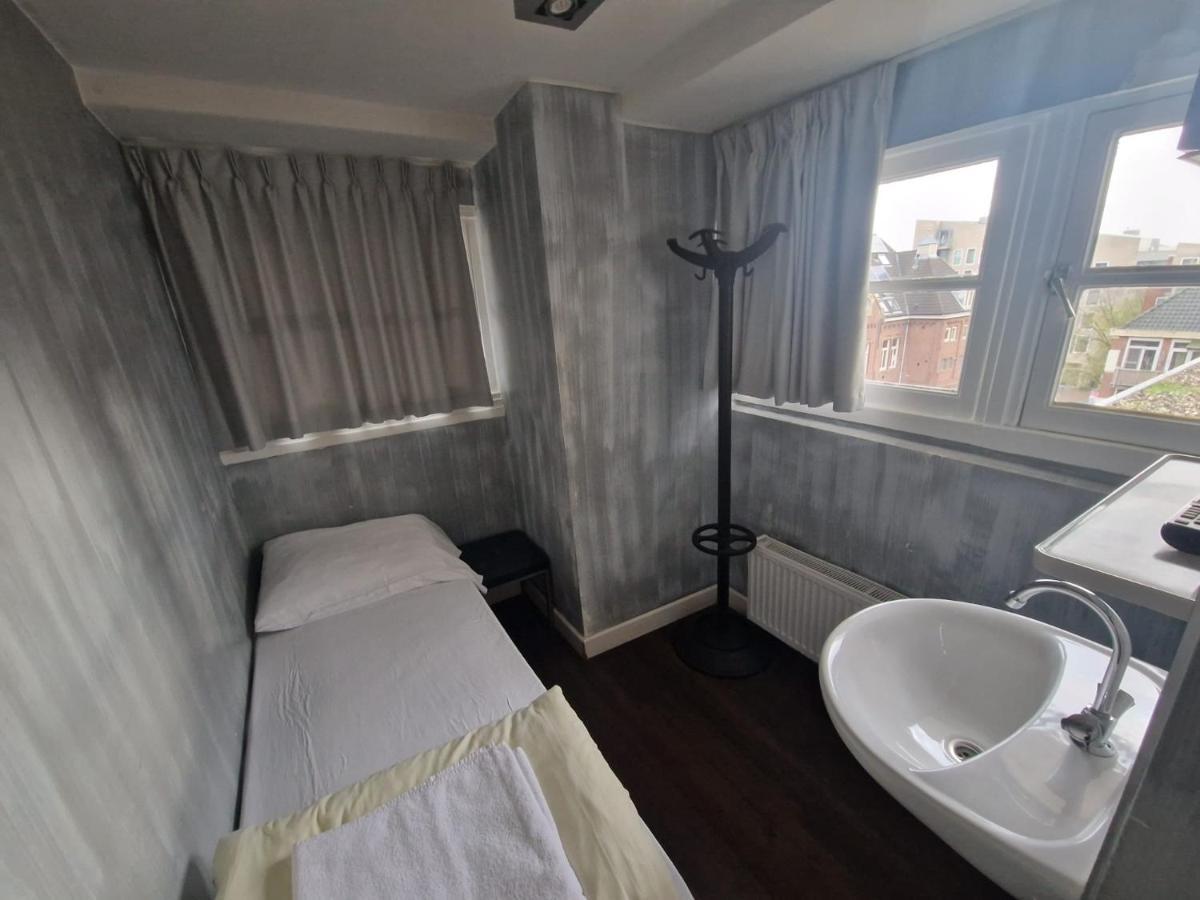 Single Room with Shared Bathroom,1318865647:JPEG