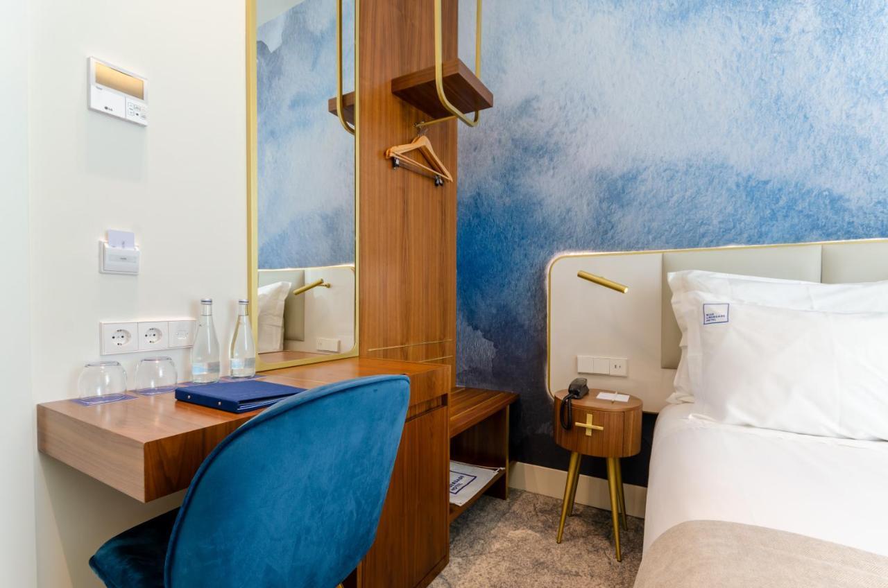 Quarto Pequeno com Cama de Casal ou 2 de Solteiro e Vista da Cidade