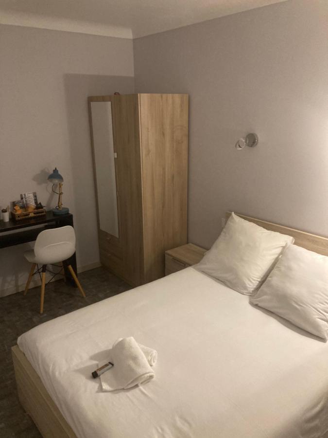 Chambre Double avec Toilettes Communes
