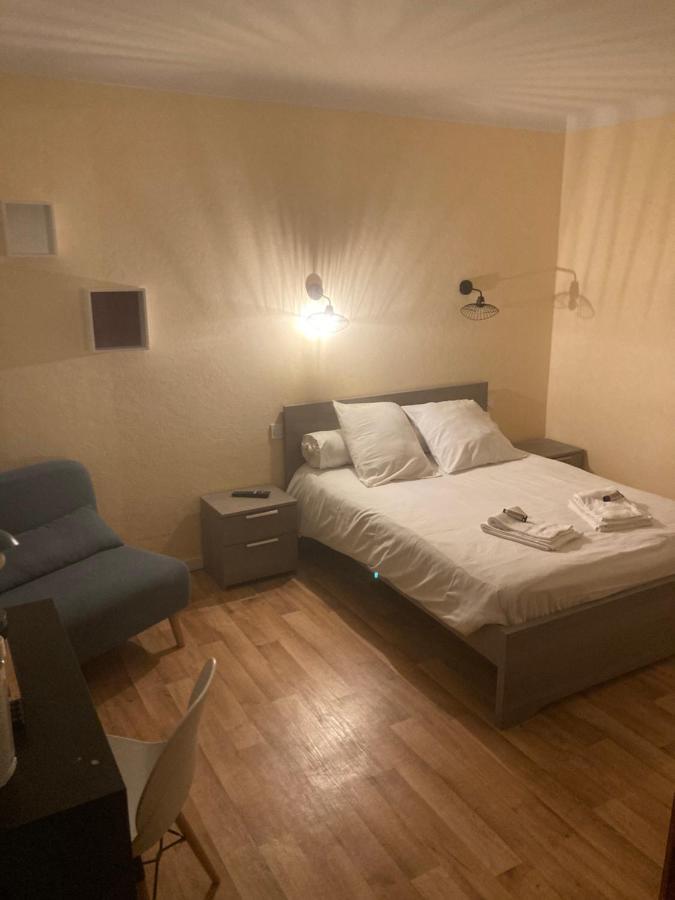 Chambre Triple avec Toilettes Communes