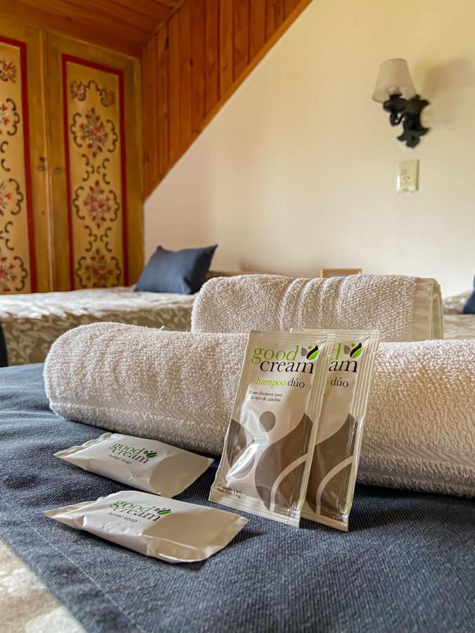 Quarto com 2 Camas de Solteiro