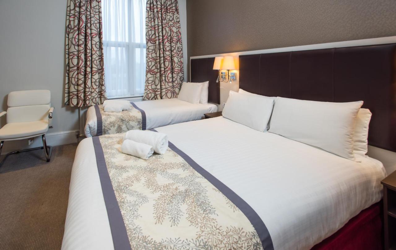 Standard Room with One Double Bed and One Single Bed - Non-Smoking,1163543988:JPEG