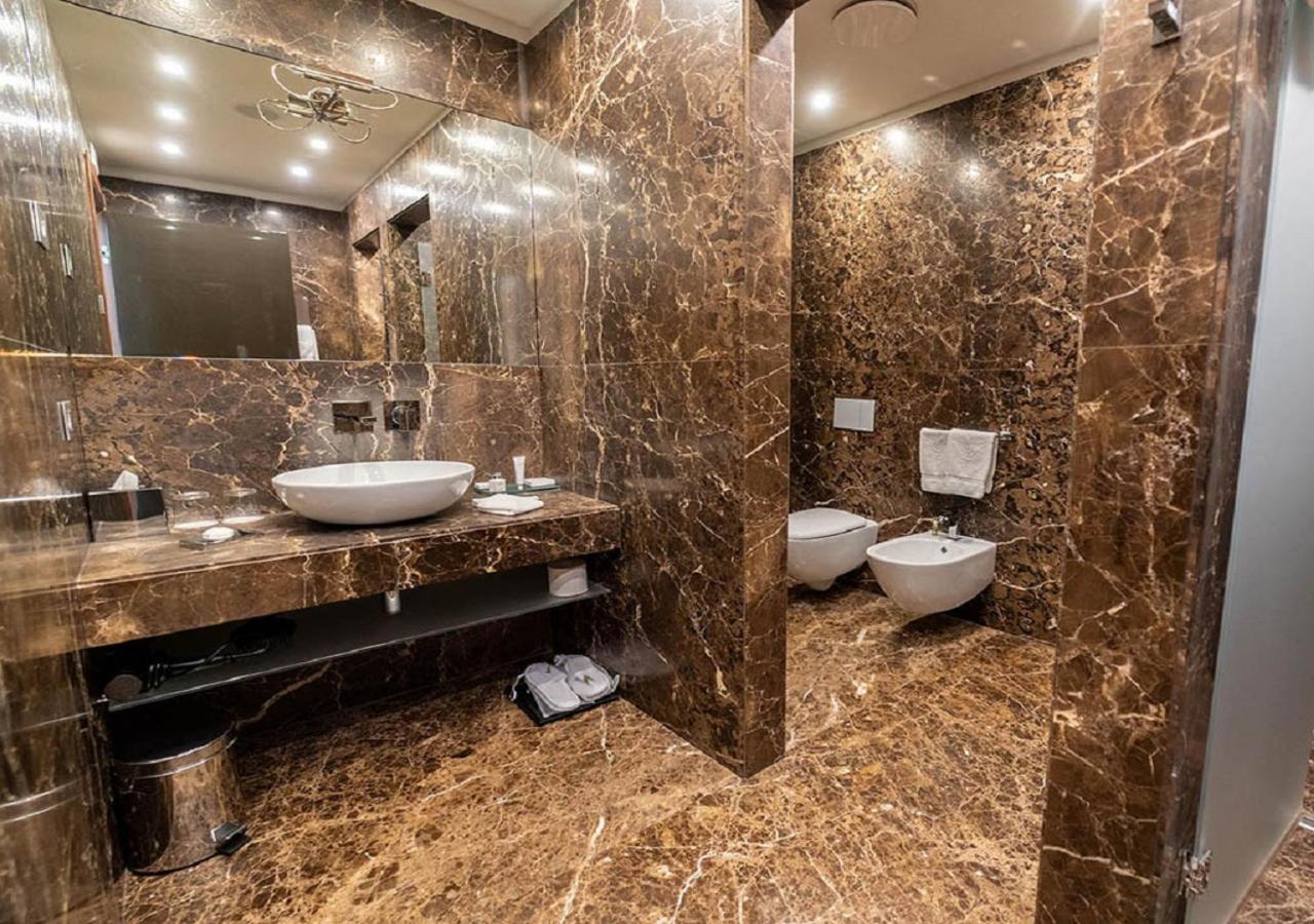 Junior Suite con Vista Lago Parziale