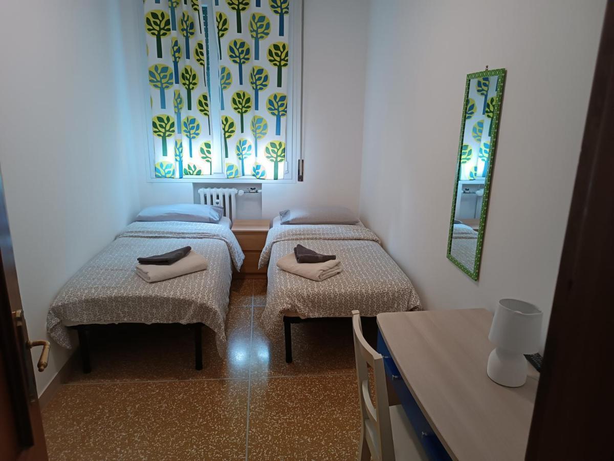 Chambre Lits Jumeaux avec Salle de Bains Commune