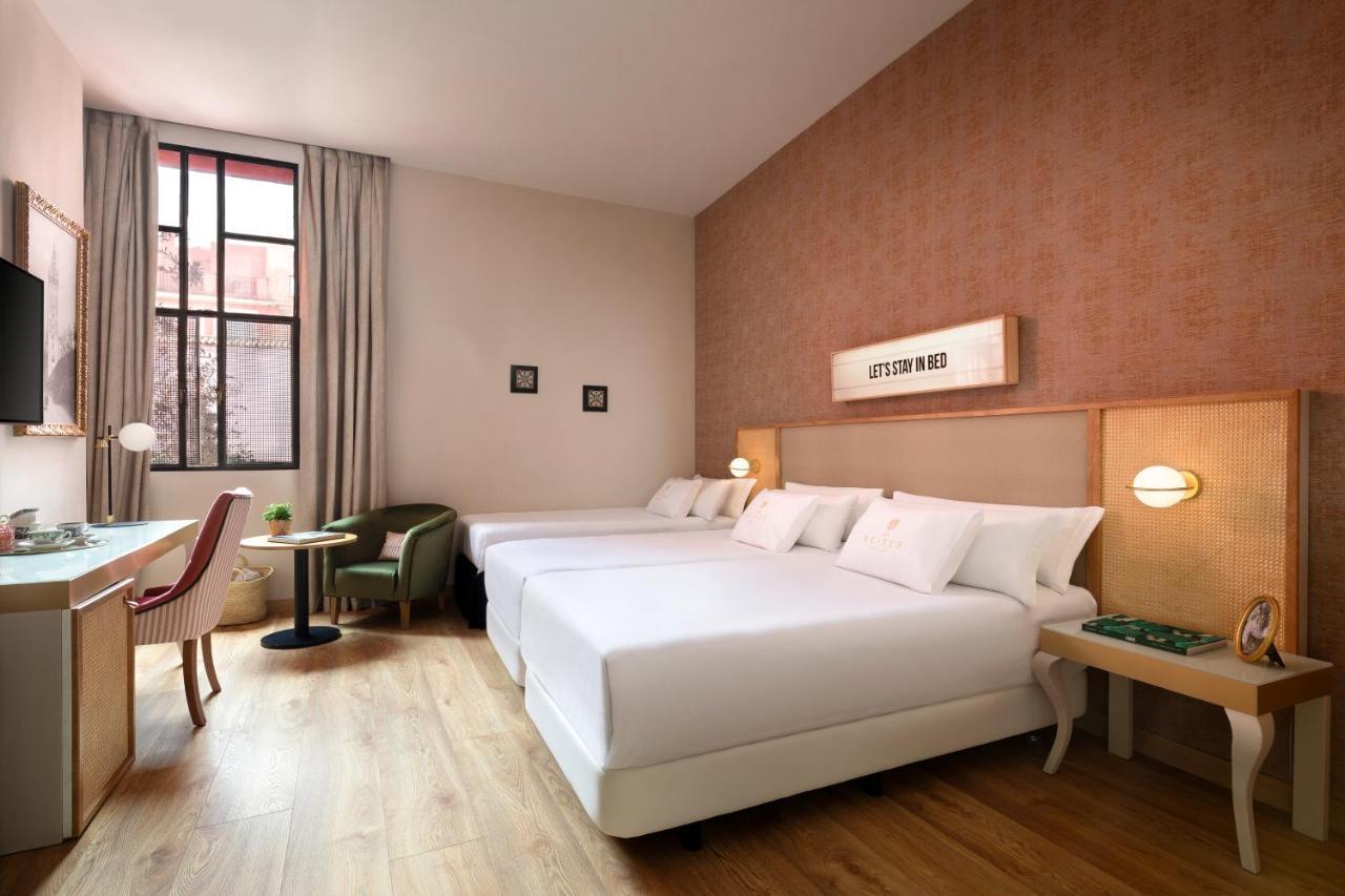 Twin Room - Sherry