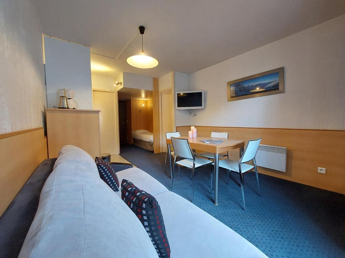 One-Bedroom Apartment,1339399916:JPEG