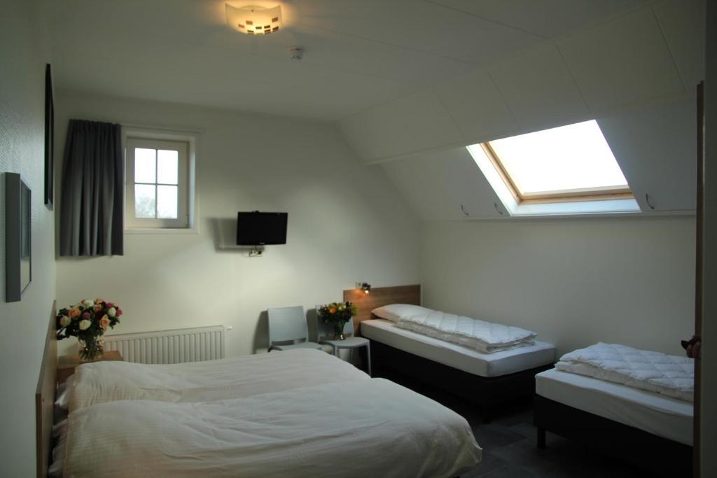 Familienzimmer (2 Erwachsene + 2 Kinder)