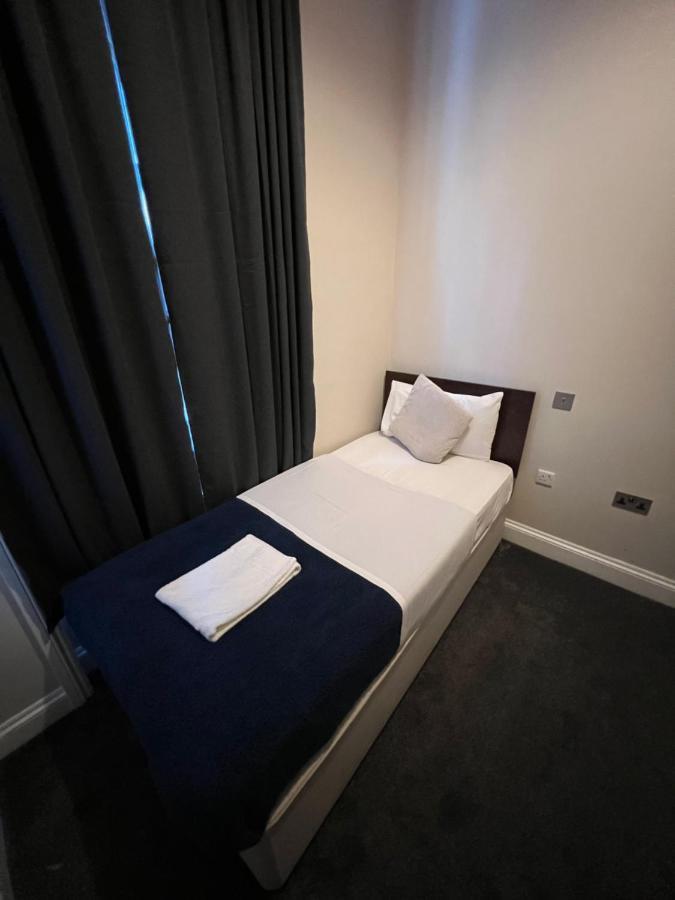 Single Room with Shared Bathroom,1340339891:JPEG