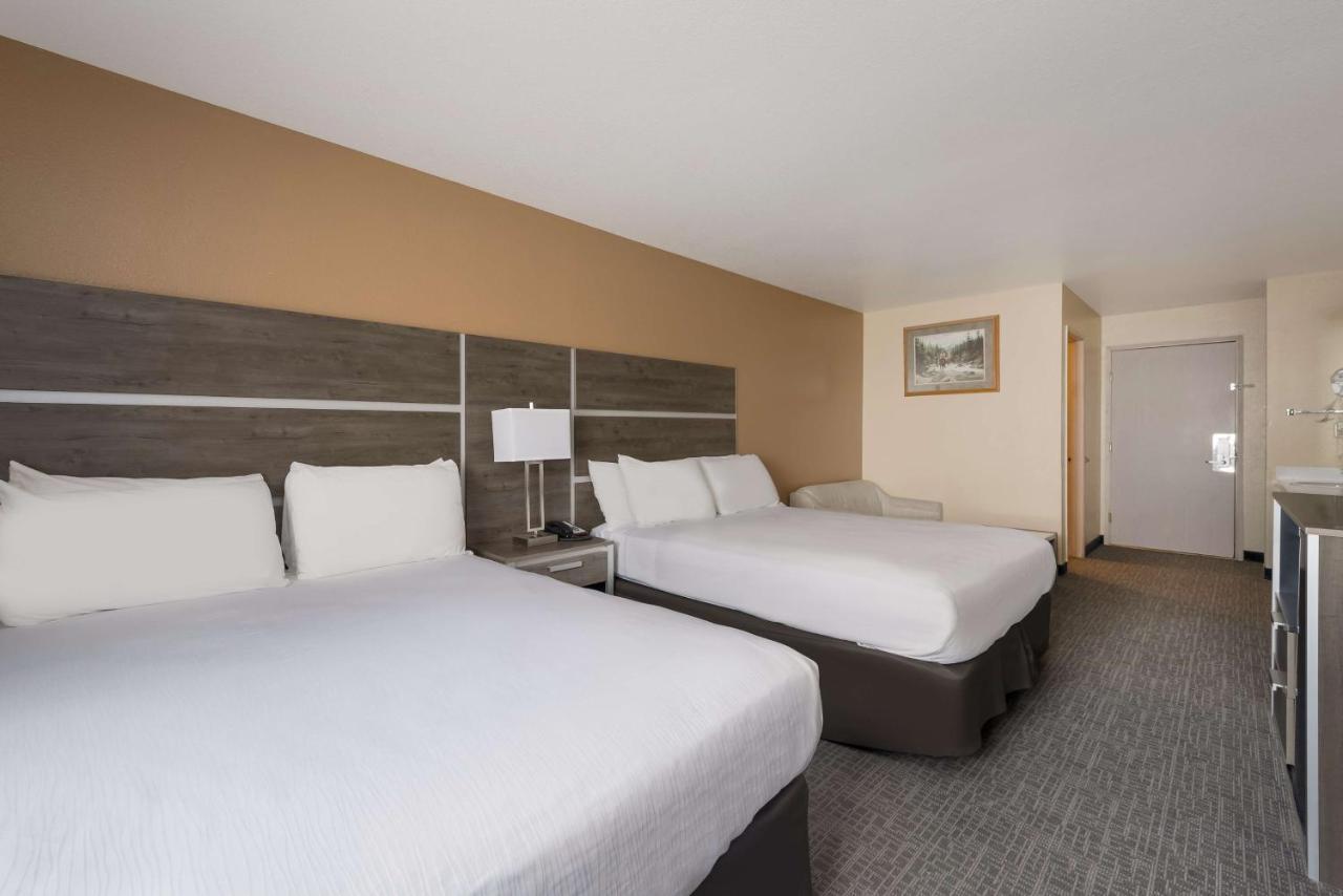 Queen Room with Two Queen Beds - Non-Smoking