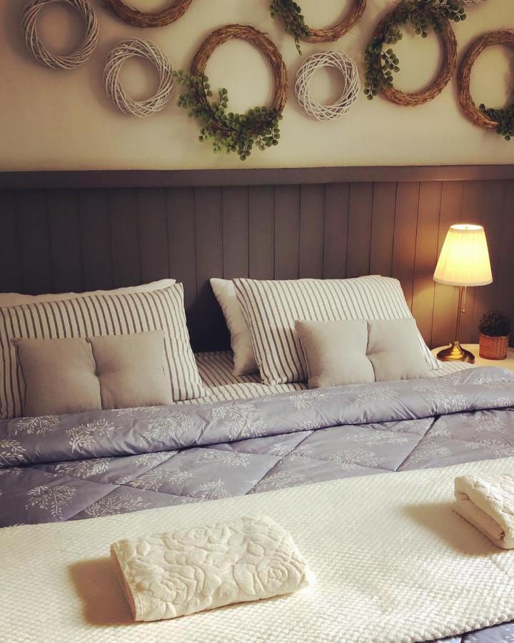 Quarto Triplo com Banheiro Compartilhado