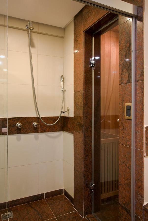 Suíte Presidencial com Sauna e Banheira de Hidromassagem (1 Cama de Casal)
