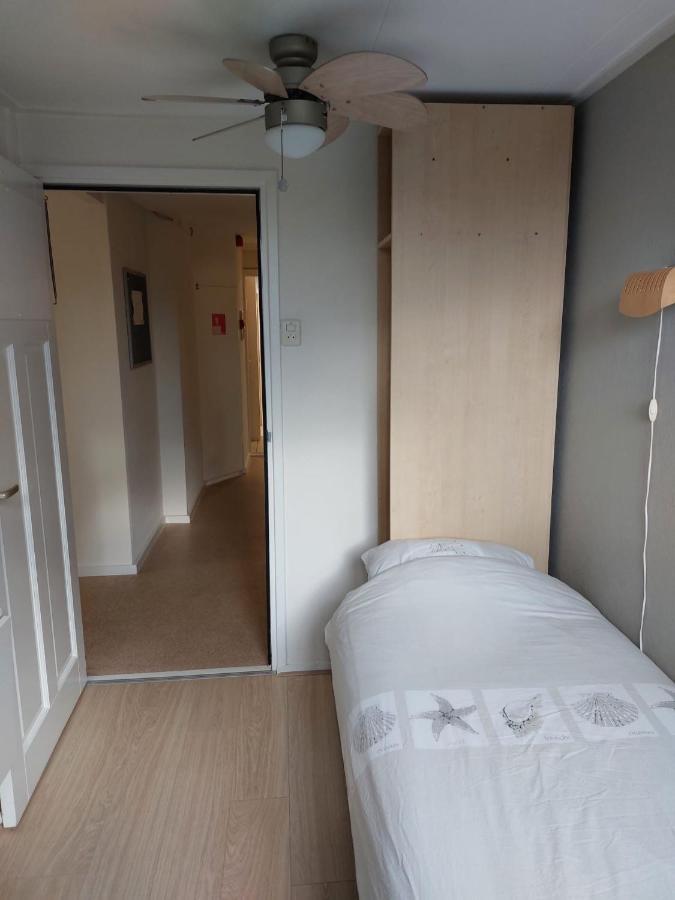 Eenpersoonskamer met Externe Eigen Badkamer