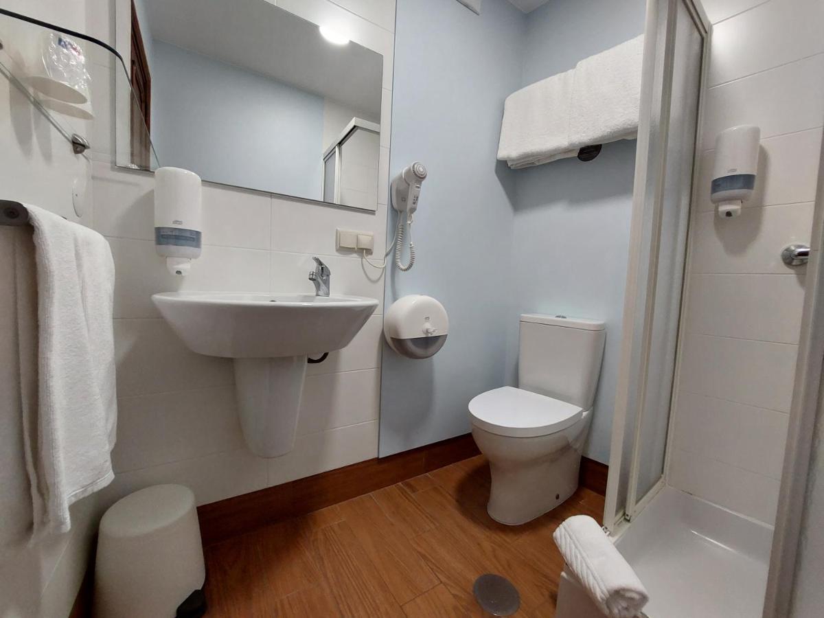 Quarto Duplo Económico com Varanda