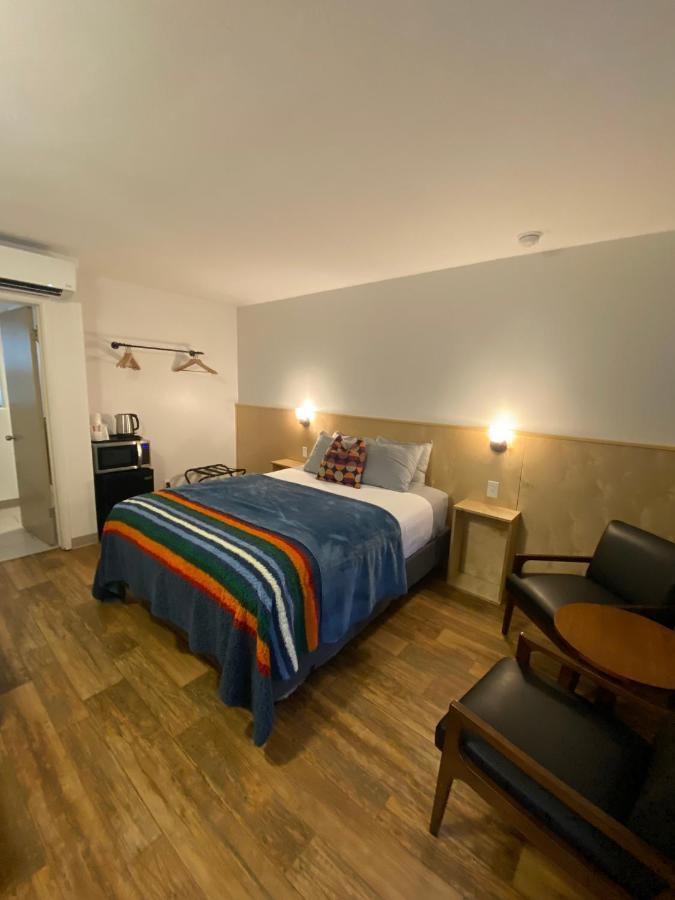 Modern Queen Room