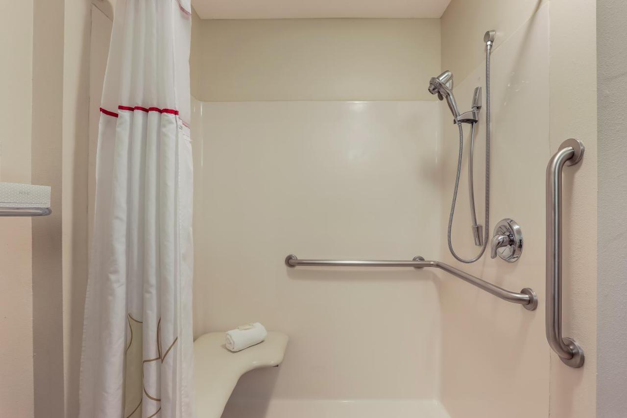 Efficiency One Room Suite with Roll-In Shower - Disability Access/Non Smoking