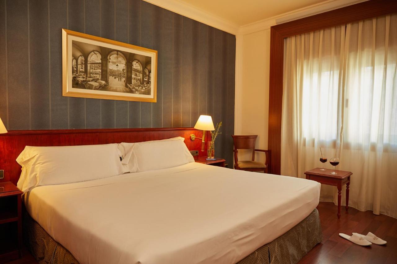 Double Room (1-2 Adults)