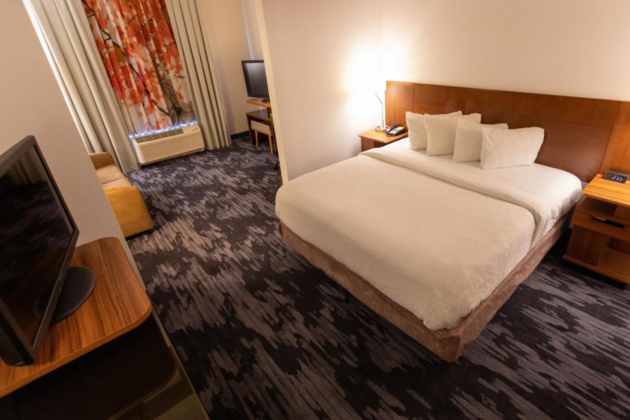 One-Bedroom King Suite with Sofa Bed - Hearing Accessible