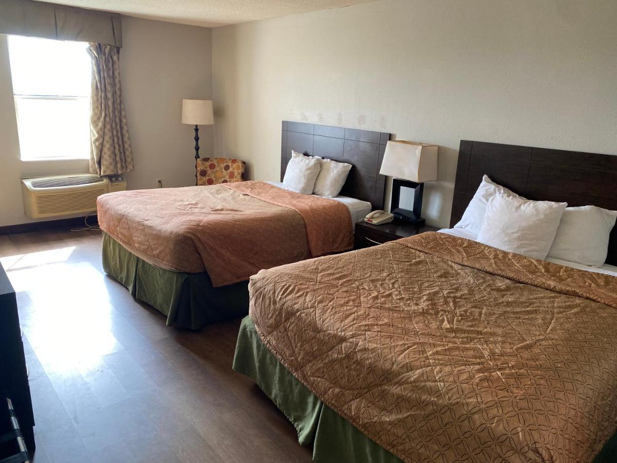 Queen Room with Two Queen Beds - Smoking