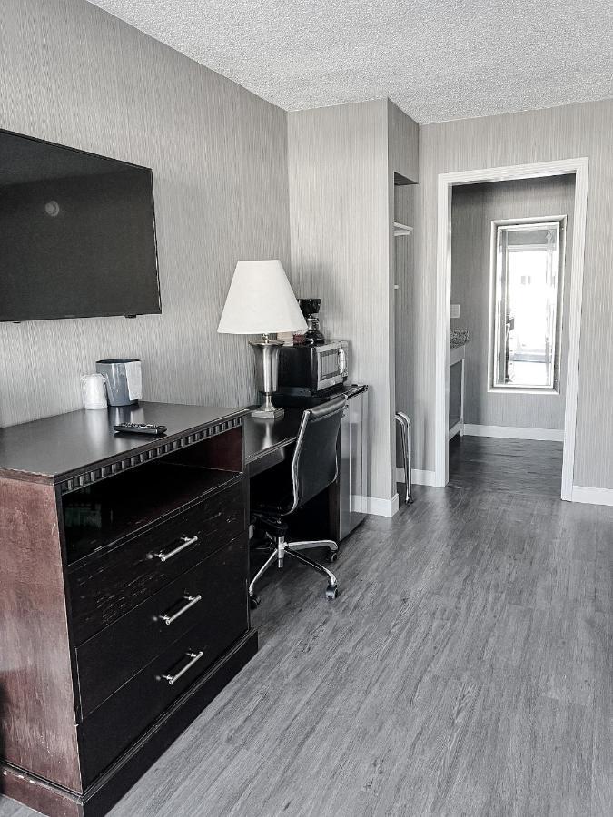 Courtyard Two Queens,1361678831:JPEG