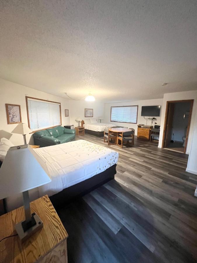 Queen Room with Two Queen Beds